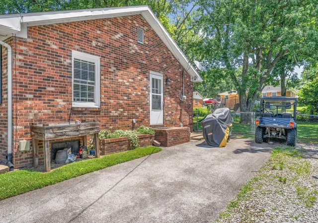 4th image of 3416 Greenwood Dr, Hopkinsville, KY 42240 | MLS# 26015045