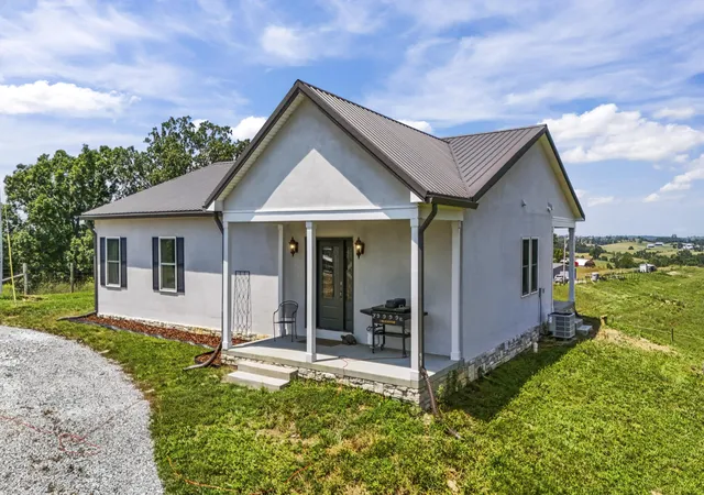 Homes for sale in Cynthiana, KY | 1518 Hughes Ln, Cynthiana, KY 41031 | MLS# 26016186