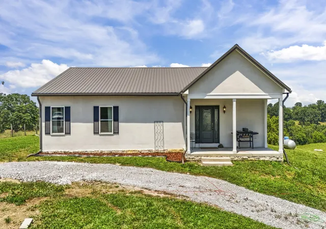 Homes for sale in Cynthiana, KY | 1518 Hughes Ln, Cynthiana, KY 41031 | MLS# 26016186