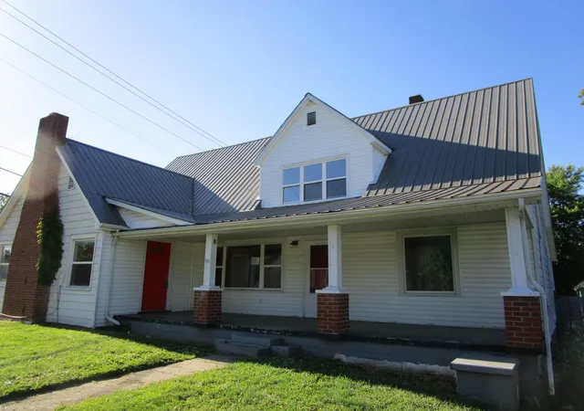 Homes for sale in Berea, KY | 698 W Jefferson St, Berea, KY 40403 | MLS# 26015028