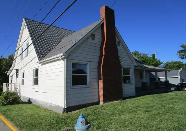 Homes for sale in Berea, KY | 698 W Jefferson St, Berea, KY 40403 | MLS# 26015028