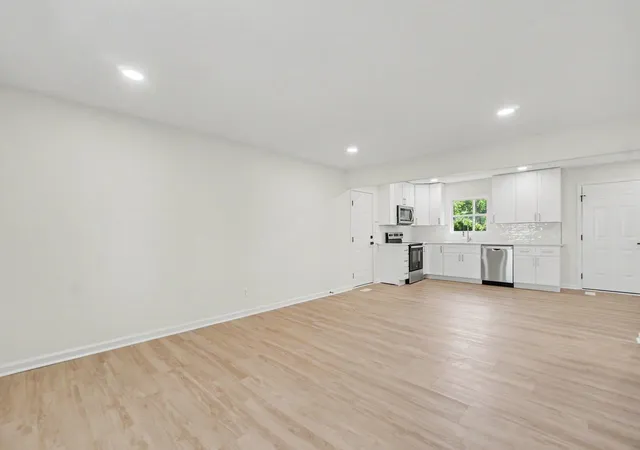Homes for sale in Salvisa, KY | 3885 Louisville Rd, Salvisa, KY 40372 | MLS# 26015042