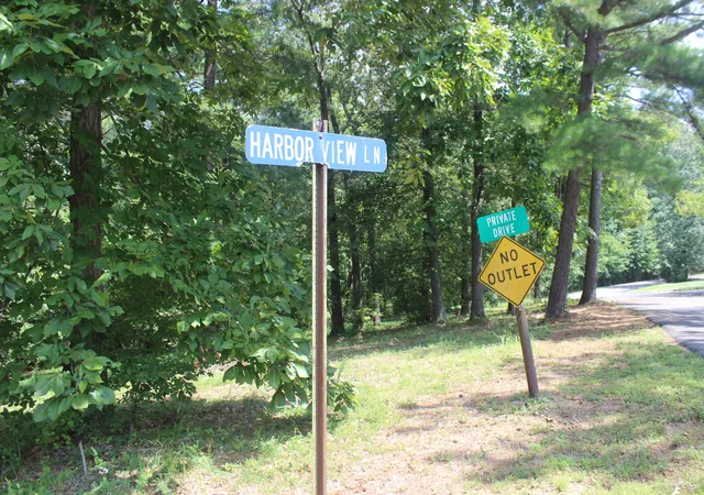 2nd image of 15 Harborview Ln, Benton, KY 42025 | MLS# 26016449