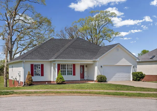Homes for sale in Hopkinsville, KY | 107 Lurlington Ct, Hopkinsville, KY 42240 | MLS# 26015064