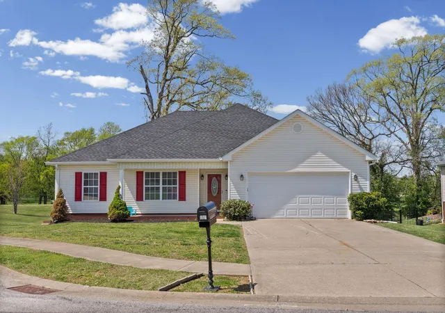 Homes for sale in Hopkinsville, KY | 107 Lurlington Ct, Hopkinsville, KY 42240 | MLS# 26015064