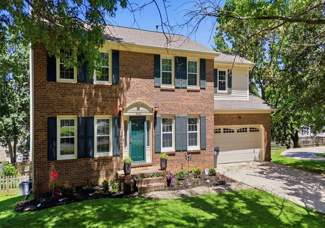Photo 3 of Single family home for sale at 925 Springwood Ct, Lexington, KY 40515 | MLS# 26015082 | Listing updated on 2026-06-26