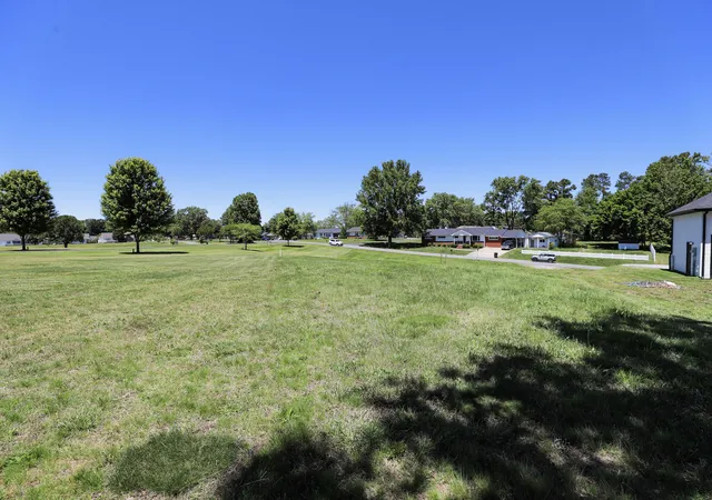 2nd image of 603 Lakeview Dr, Paducah, KY 42003 | MLS# 26017437