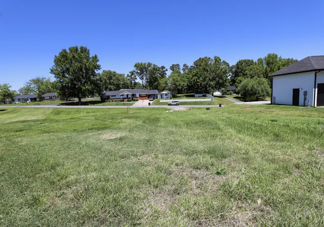 3rd image of 603 Lakeview Dr, Paducah, KY 42003 | MLS# 26017437
