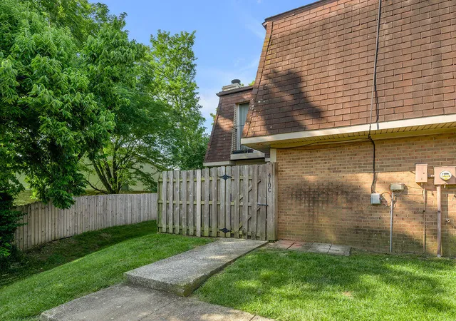 Homes for sale in Lexington, KY | 410 Darby Creek Rd #C, Lexington, KY 40509 | MLS# 26015093
