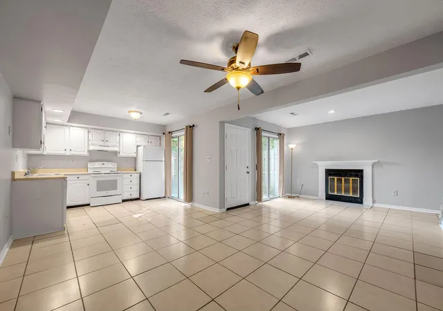 Homes for sale in Lexington, KY | 410 Darby Creek Rd #C, Lexington, KY 40509 | MLS# 26015093