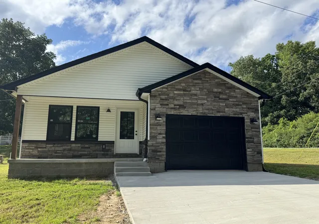 Homes for sale in Cadiz, KY | 296 Hillview Dr, Cadiz, KY 42211 | MLS# 26015265
