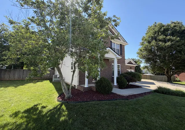 Homes for sale in Versailles, KY | 205 Dundee Ct, Versailles, KY 40383 | MLS# 26015174