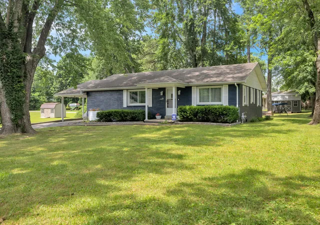 Homes for sale in Fredonia, KY | 216 W Crider St, Fredonia, KY 42411 | MLS# 26016774
