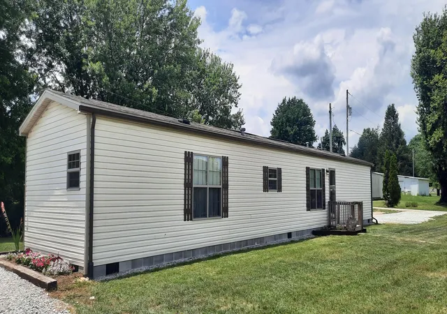 Homes for sale in London, KY | 30 Wilson Ln, London, KY 40744 | MLS# 26015168
