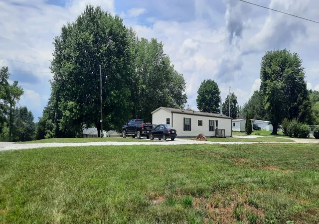 Homes for sale in London, KY | 30 Wilson Ln, London, KY 40744 | MLS# 26015168