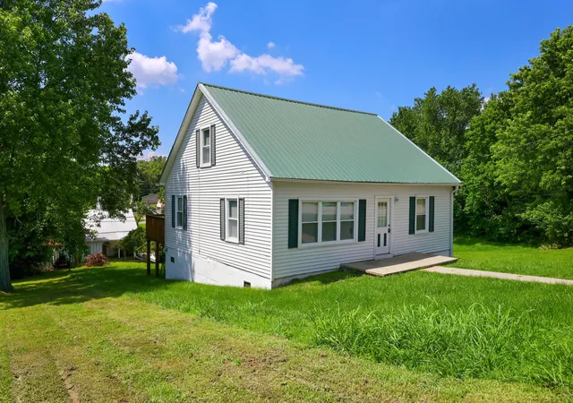 Homes for sale in Harrodsburg, KY | 518 Graham Ave, Harrodsburg, KY 40330 | MLS# 26016182