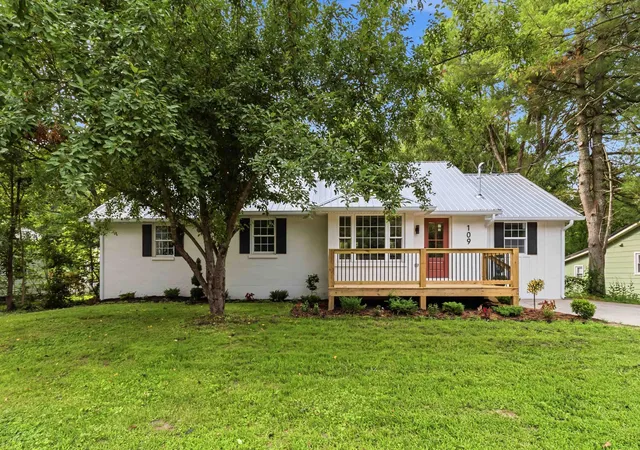 Homes for sale in Berea, KY | 109 Elm St, Berea, KY 40403 | MLS# 26015256