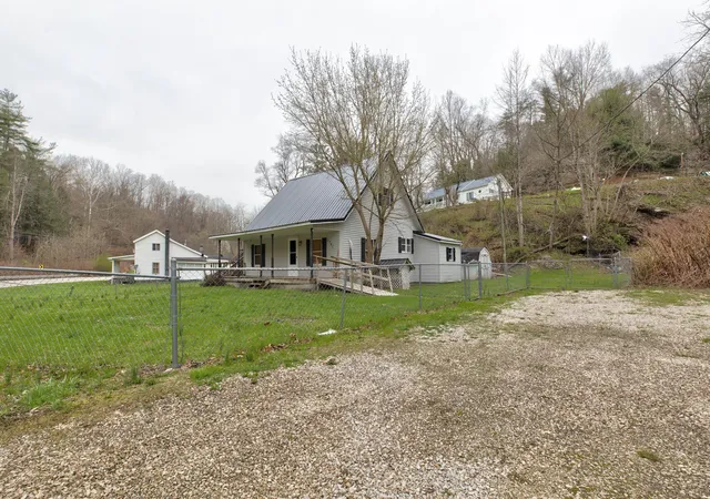 Homes for sale in Olive Hill, KY | 2767 Grahn Rd, Olive Hill, KY 41164 | MLS# 26015156