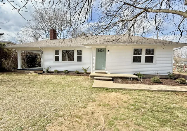 Homes for sale in Hopkinsville, KY | 2711 Kenwood Dr, Hopkinsville, KY 42240 | MLS# 26015172
