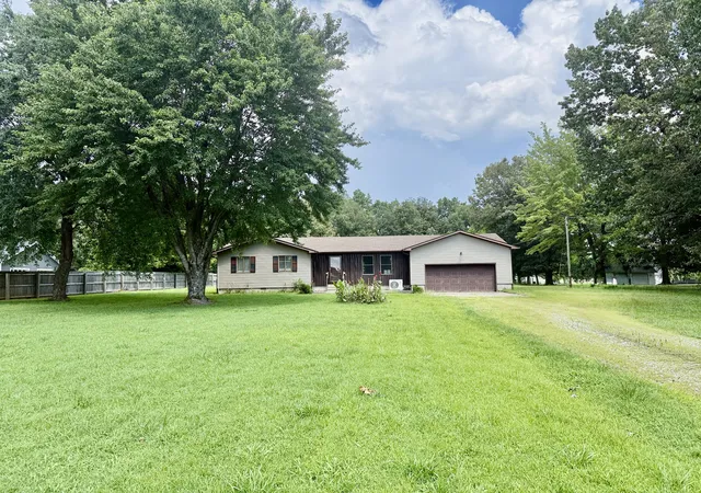 Homes for sale in Benton, KY | 2158 Us 68, Benton, KY 42025 | MLS# 26017205