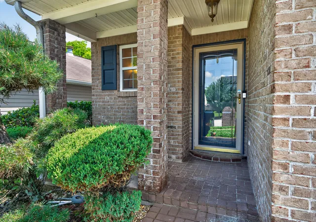 Photo 3 of Single family home for sale at 2633 Trailwood Ln, Lexington, KY 40511 | MLS# 26015180 | Listing updated on 2026-09-28
