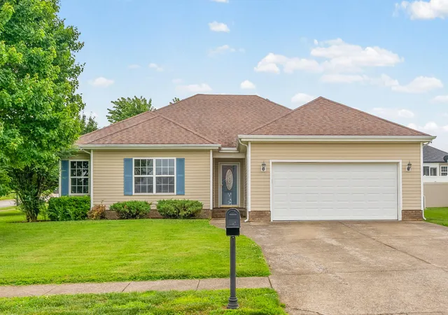 Homes for sale in Hopkinsville, KY | 100 Lurlington Ct, Hopkinsville, KY 42240 | MLS# 26015178
