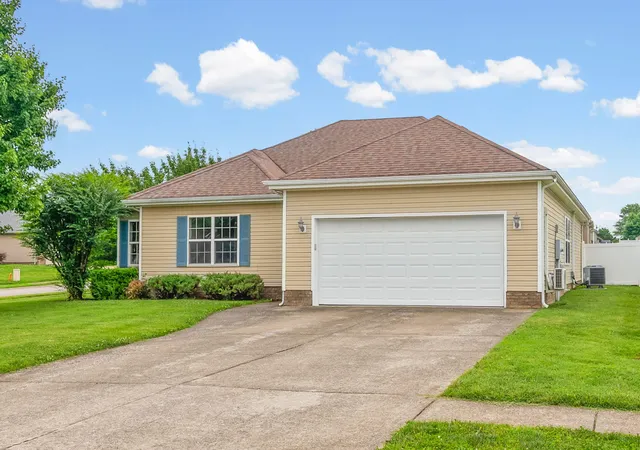 Homes for sale in Hopkinsville, KY | 100 Lurlington Ct, Hopkinsville, KY 42240 | MLS# 26015178