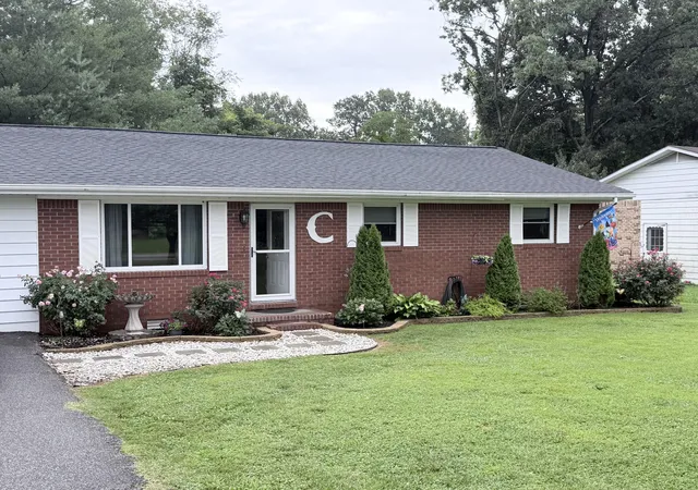 Homes for sale in Benton, KY | 1401 Mimosa Ln, Benton, KY 42025 | MLS# 26015207