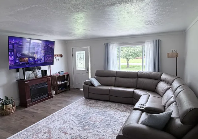 Photo 3 of Single family home for sale at 1401 Mimosa Ln, Benton, KY 42025 | MLS# 26015207 | Listing updated on 2026-09-03