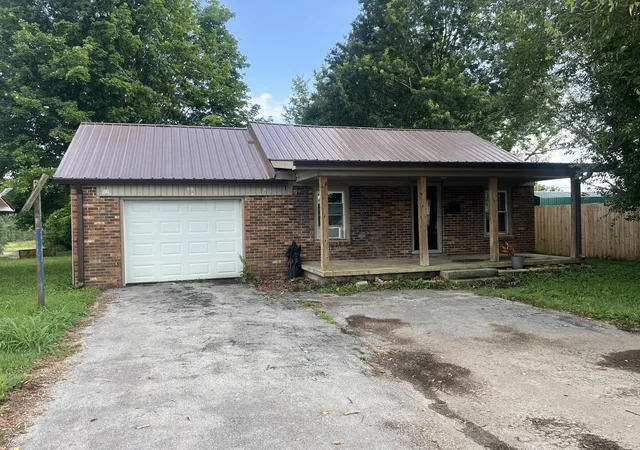 2nd image of 105 Brown St, Albany, KY 42602 | MLS# 26015353