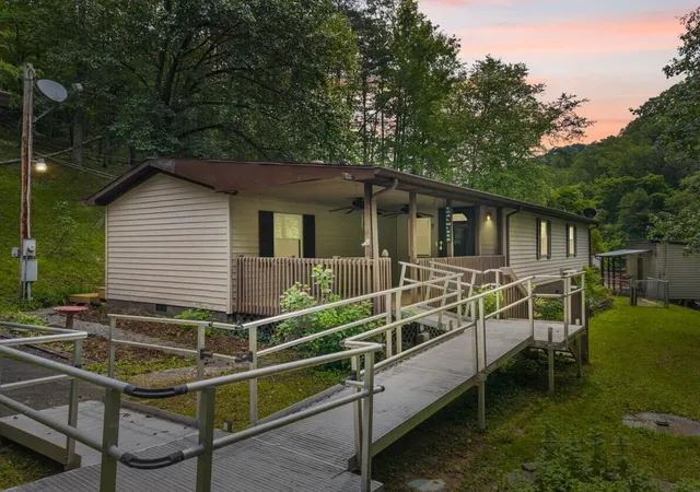 Homes for sale in Pikeville, KY | 210 Right Fork Of Cowpen Rd, Pikeville, KY 41501 | MLS# 26015200