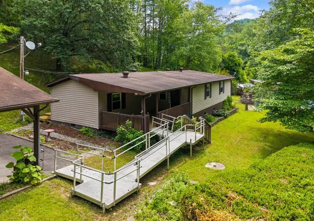 Homes for sale in Pikeville, KY | 210 Right Fork Of Cowpen Rd, Pikeville, KY 41501 | MLS# 26015200