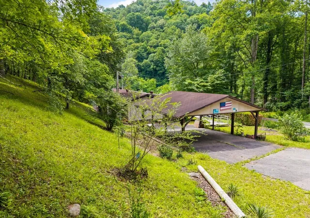 Homes for sale in Pikeville, KY | 210 Right Fork Of Cowpen Rd, Pikeville, KY 41501 | MLS# 26015200