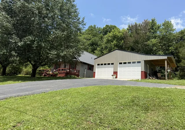 Homes for sale in Burkesville, KY | 1671 Smith Grove Rd, Burkesville, KY 42717 | MLS# 26015944