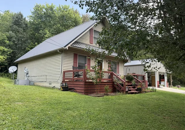 Homes for sale in Burkesville, KY | 1671 Smith Grove Rd, Burkesville, KY 42717 | MLS# 26015944