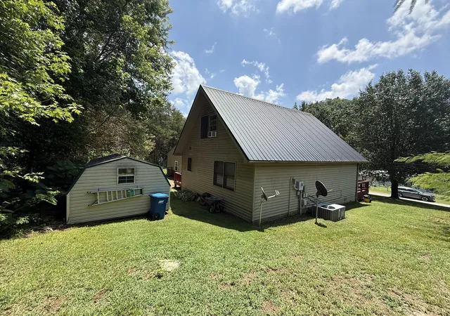 Homes for sale in Burkesville, KY | 1671 Smith Grove Rd, Burkesville, KY 42717 | MLS# 26015944