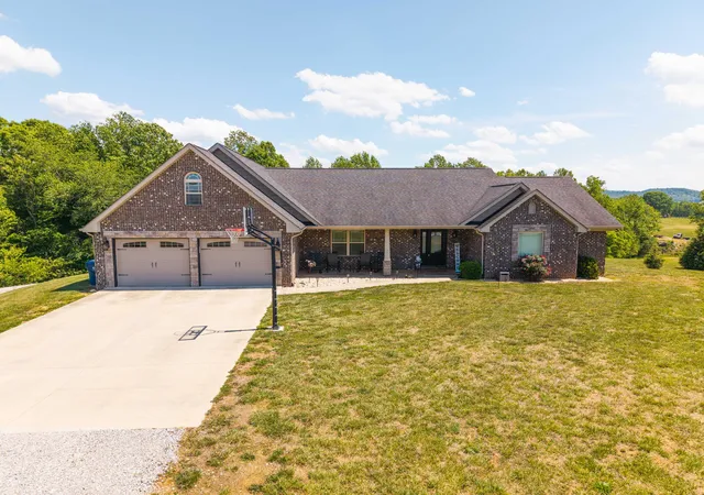 Photo 3 of House for sale at 525 Slate Branch Spur, Somerset, KY 42503 | MLS# 26015236 | Listing updated on 2026-07-25
