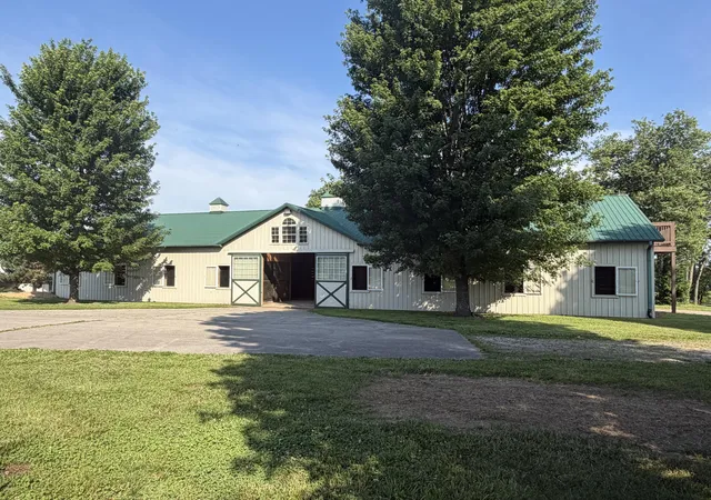Photo 2 of House for sale at 1070 Kidds Ml Rd, Versailles, KY 40383 | MLS# 26015439 | Listing updated on 2026-09-11