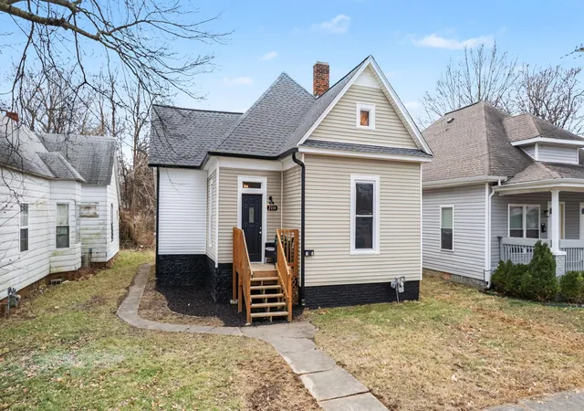 Photo 1 of Sale Pending at 2014 Guthrie Ave, Paducah, KY 42003 | MLS# 26016224 | Listing updated on 2026-09-08