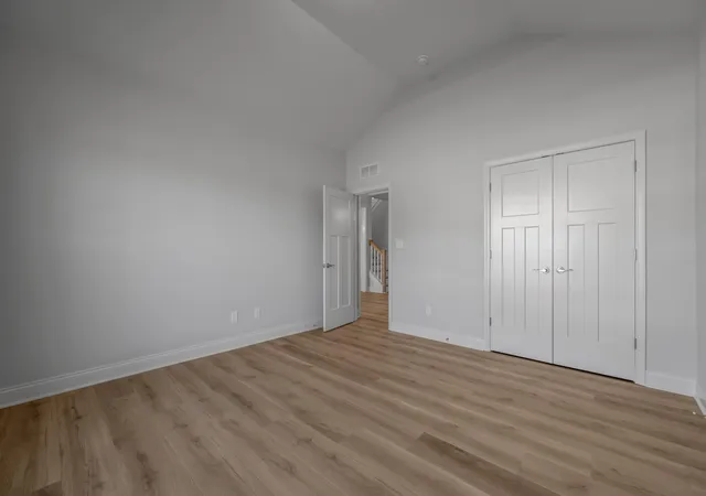 Photo 3 of Single family home for sale at 433 Sandalwood Park, Versailles, KY 40383 | MLS# 26015427 | Listing updated on 2026-10-29