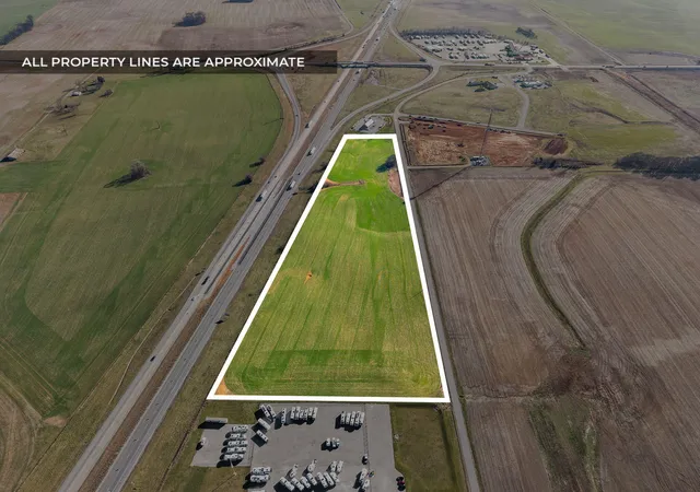 1st image of 2500 2500 Walter Garrett Ln Ln, Oak Grove, KY 42262 | MLS# 26015296