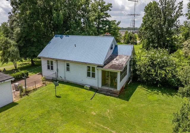 Photo 3 of Single family home for sale at 2450 Pembroke Rd, Hopkinsville, KY 42240 | MLS# 26015320 | Listing updated on 2026-07-13