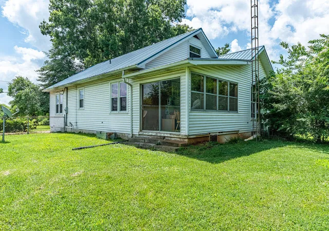 Photo 4 of Single family home for sale at 2450 Pembroke Rd, Hopkinsville, KY 42240 | MLS# 26015320 | Listing updated on 2026-07-13