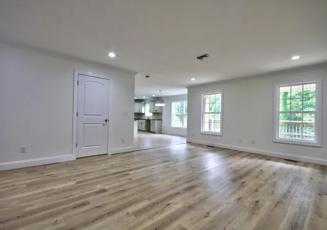 Photo 4 of Single family home for sale at 422 Scarlet Oak Dr, London, KY 40741 | MLS# 26016678 | Listing updated on 2026-10-13