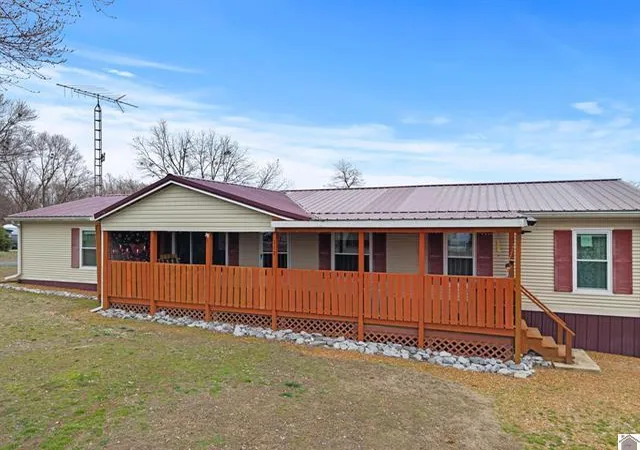 Homes for sale in Cadiz, KY | 112 Farmers Ln, Cadiz, KY 42211 | MLS# 26015989