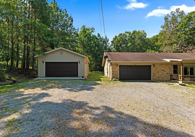 Photo 3 of Sale Pending at 209 Jonathan Shrs Rd, Benton, KY 42025 | MLS# 26015634 | Listing updated on 2026-08-28