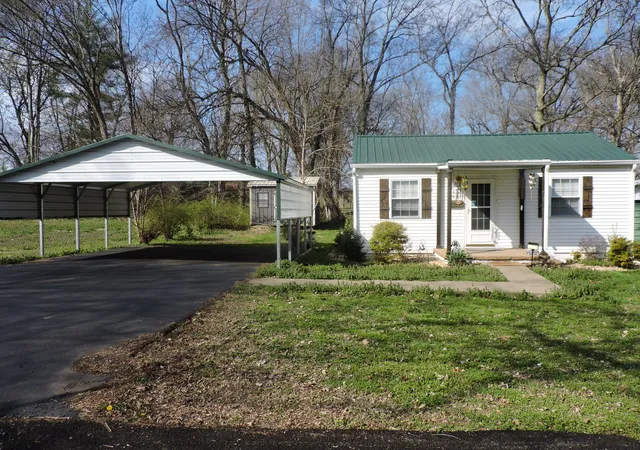 Homes for sale in Benton, KY | 205 E 15th St, Benton, KY 42025 | MLS# 26015349