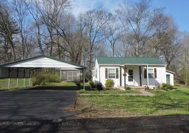 Homes for sale in Benton, KY | 205 E 15Th St, Benton, KY 42025 | MLS# 26015349