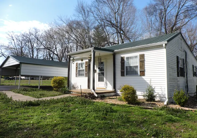 Homes for sale in Benton, KY | 205 E 15Th St, Benton, KY 42025 | MLS# 26015349