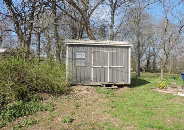 Homes for sale in Benton, KY | 205 E 15Th St, Benton, KY 42025 | MLS# 26015349